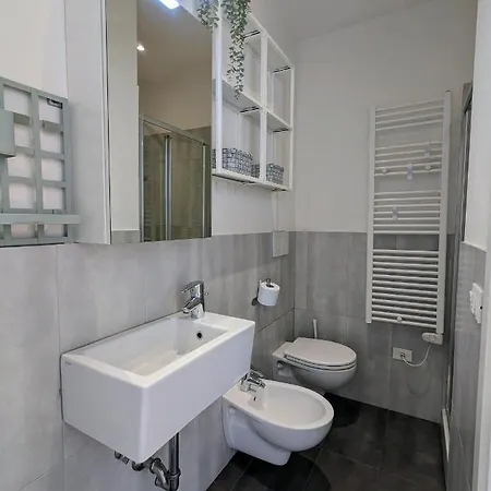 Convenient Family With Private Parking Apartment *