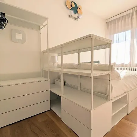 Convenient Family With Private Parking Apartment *